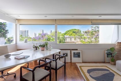 “La doble alfombra de Elementos Argentinos genera una suerte de cuadro sobre el piso”, dicen las diseñadoras.