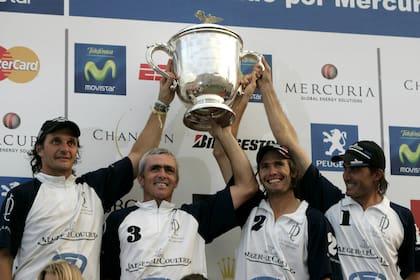 Lolo con Mariano Aguerre, Lucas Monteverde y Adolfito Cambiaso: el primer equipo de La Dolfina ganador y que dejó una huella