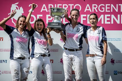 La Dolfina fue el primer bicampeón argentino en el polo de mujeres; el cruce con El Overo en la final va volviéndose un clásico y el de esta tarde inclinará la balanza de copas, que está 2-2.