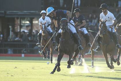 La Dolfina dejó en el camino a Ellerstina en la semifinales del Abierto de Hurlingham, jugando en el campo de polo de Palermo