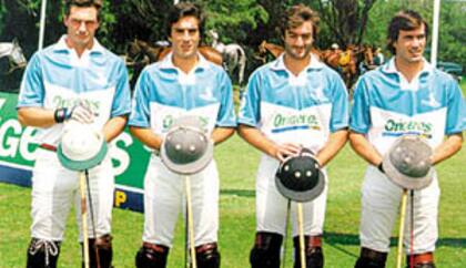 El primer dream team de La Dolfina, el que en el 2000 formaron Bartolomé Castagnola, Juan Ignacio y Sebastián Merlos y Cambiaso; tres de ellos habían salido abruptamente de Ellerstina.