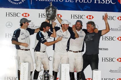La Dolfina 2014, campeón de los tres torneos, repetiría en 2015 y 2016: Juan Martín Nero, Pablo Mac Donough, David Stirling y Adolfo Cambiaso, con el director técnico Milo Fernández Araujo.