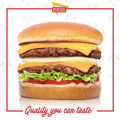 La Double-Double está compuesta por La Double-Double de In-N-Out está compuesta por dos pedazos de carne de res y dos rebanadas de queso americano