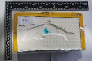 Adaptó el piso del auto para ocultar 194 kilos de cocaína con “marca de calidad de origen”