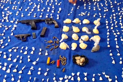La droga secuestrada en un allanamiento en la villa 1-11-14 cuando buscaban a Cholo Mauri