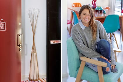 La dueña de casa en un sillón celeste de estilo escandinavo (Arredo).