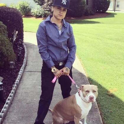 La dueña de los perros fue arrestada y enfrenta cargos por conducta imprudente por tener a esos perros sueltos