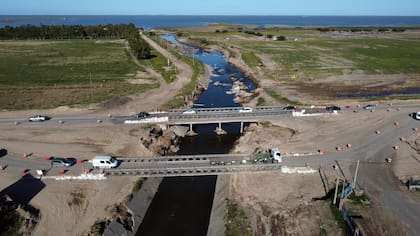 La dupla de puentes modulares habilitados por Vialidad en la ruta 3 sobre el canal Maldonado