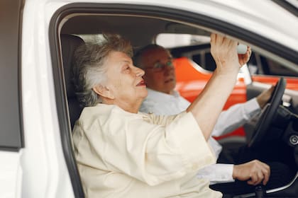 La duración de la licencia de conducir se acorta progresivamente según los años cumplidos
