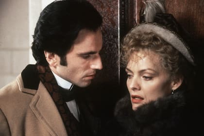 Daniel Day-Lewis y Michelle Pfeiffer en La edad de la inocencia, adaptada de la novela de Edith Wharton