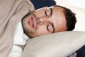 Cuáles son los “tres mandamientos” para un buen descanso y de qué manera impacta consumir una copa de vino antes de dormir