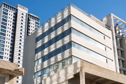 La edición de este año de Casa FOA se lleva a cabo en el edificio Madero Harbor, Lola Mora 421