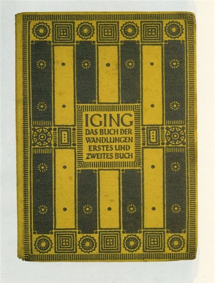 La edición del I Ching que consultaba Xul y las páginas 14 y 15 del primer Cuaderno de los San Signos  (1924-1926).
