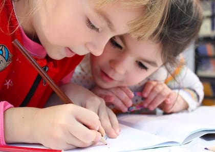 La educación no entra dentro de los dos aspectos más caros para la manutención de un hijo en Estados Unidos, pero también requiere de una gran inversión