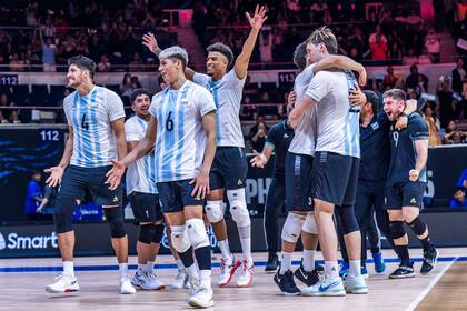 La efervescencia de los jugadores argentinos tras el final del partido
