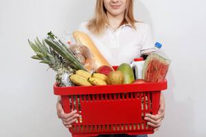 La elaboración de listas de compras y la planificación meticulosa de las comidas de la semana son tácticas fundamentales, según una experta