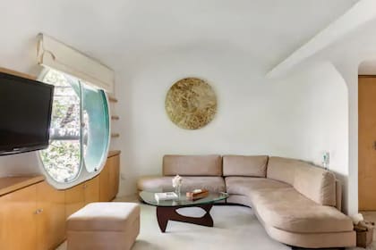 La elegancia de las habitaciones contrasta con la apariencia lúdica del exterior