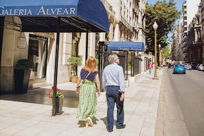 La elegante avenida Alvear en el corazón de Recoleta
