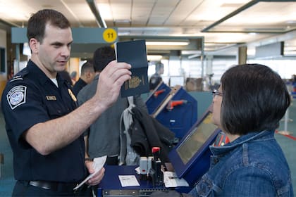 La embajada argentina de Estados Unidos recordó que una visa no garantiza el ingreso al país norteamericano