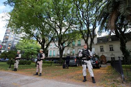 La embajada de Arabia Saudita rodeada por un fuerte operativo de seguridad