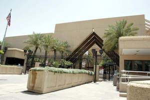 Explosión e incendio en la Embajada de los Estados Unidos en Riad, capital de Arabia Saudita