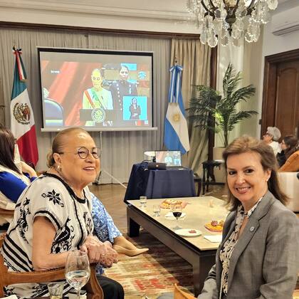La embajadora de México en el país, Lilia Rossbach, junto a la canciller Diana Mondino
