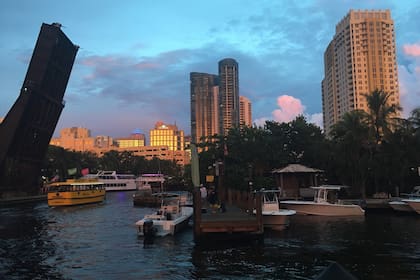 La embarcación tiene 20 asientos y no es accesible para sillas de ruedas