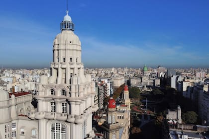La emblemática cúpula del Palacio Barolo y la vista de Buenos Aires desde sus alturas 