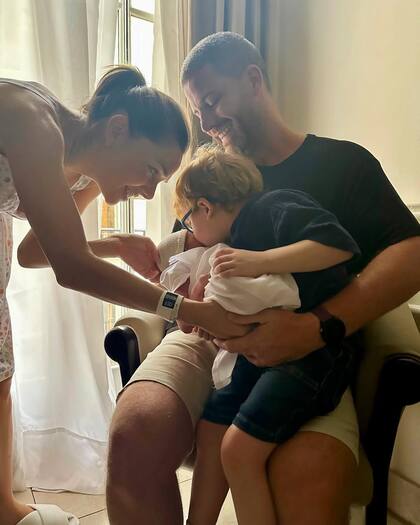 La emoción de Julieta Nair Calvo y su pareja por el nacimiento de su hija Isabella (Captura: Instagram @julietanaircalvo)