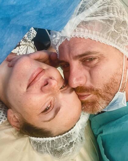 La emoción de Julieta Nair Calvo y su pareja por el nacimiento de su hija Isabella (Captura: Instagram @julietanaircalvo)