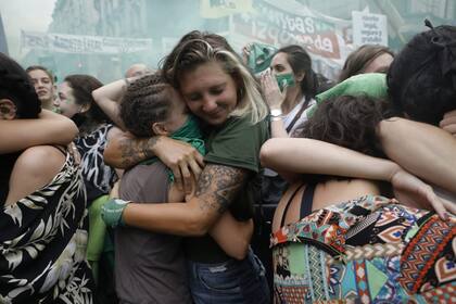 Diputados le dio media sanción a la legalización del aborto y ahora se define en el Senado