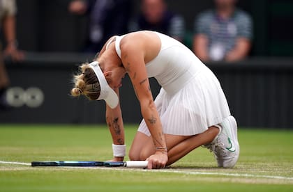 La emoción de Marketa Vondrousova al vencer a Elina Svitolina en las semifinales de Wimbledon 