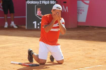 La emoción de Sebastián Báez al ganar su primer ATP, en Estoril. 