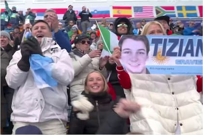 La emoción de Valeria Mazza alentando a su hijo Tiziano