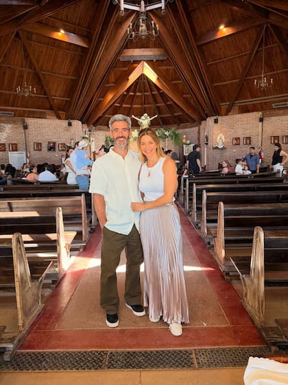 La emotiva ceremonia coincidió con el aniversario de boda de Marcela Kloosterboer y Fernando Sieling, realizada en la misma iglesia hace 11 años (Foto: Instagram/@
m.klooster)