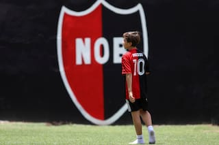 La emotiva foto de Thiago Messi en su visita al predio de Newell´s, donde todo empezó para Leo