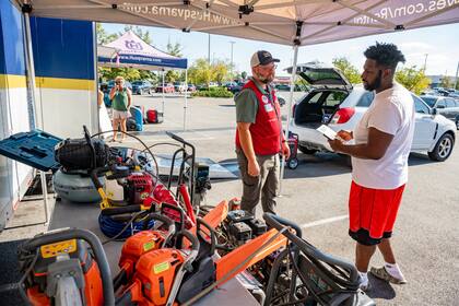 La empresa aclara que es posible trabajar tanto en condiciones climáticas internas como externas, por lo que se puede estar expuesto a calor o frío extremos en ocasiones