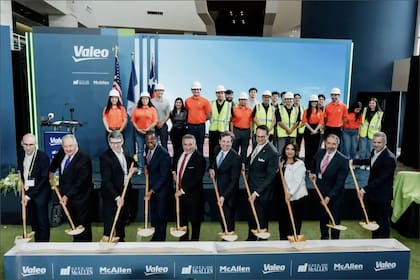 La empresa automotriz comenzó la construcción de la planta que generará 500 empleos en la frontera de Texas