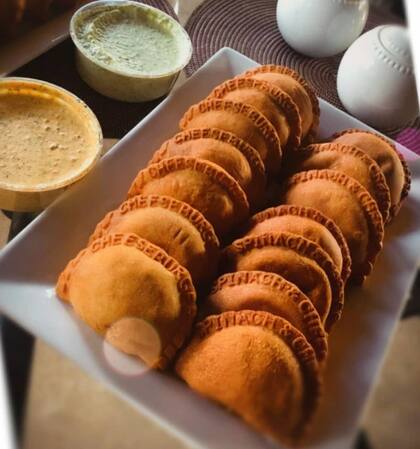 La empresa de Abraham ofrece 25 gustos de empanadas distintos