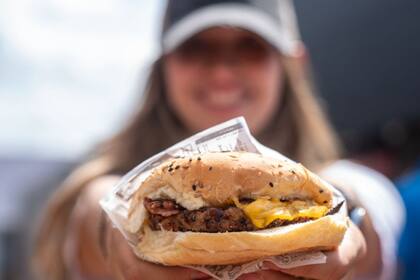 La empresa destina las hamburguesas para los eventos que organiza