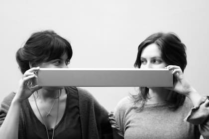 La empresa diseña productos hechos a base de perfiles de aluminio que se cortan y se diseñan para darle una nueva función