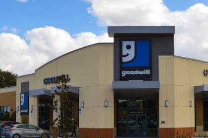 La empresa invirtió 5 millones de dólares y planea abrir 10 tiendas en la isla