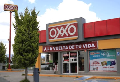 La empresa mexicana Femsa compró 249 tiendas de la marca DK; ahora las convertirá en locales OXXO