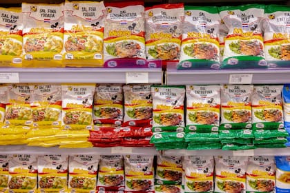 La empresa Mickey vende diversos productos, como especias, hierbas, menestras e ingredientes para pan