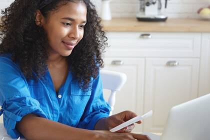 La empresa ofrece la opción de realizar pagos a nombre de un cliente