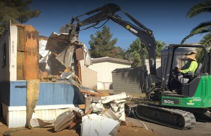 La empresa propietaria del parque fue multada por demoler casas sin las medidas de seguridad