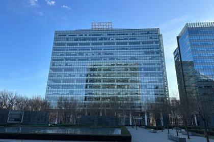 La empresa que creó DeepSeek, en Pekín, asegura que puso en marcha la plataforma con una fracción de los microchips que necesitan sus competencias occidentales.