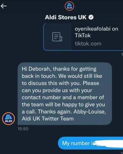 La empresa se comunicó con la mujer a través de la red social Twitter