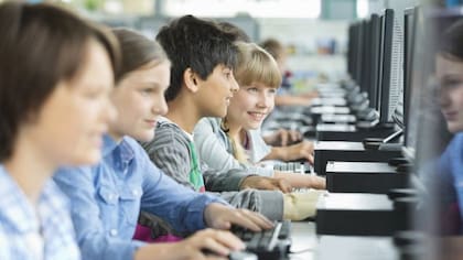 La encíclica muestra la preocupación por la relación entre los chicos y las nuevas plataformas tecnológicas, por la falta de controles eficaces