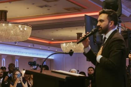 La encuesta de Fox News mostró a Mamdani con el 52% entre votantes probables frente a 28% de Cuomo y 14% de Sliwa